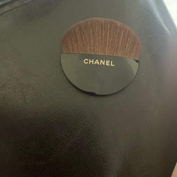 Nwot Chanel Makeup Brush - Picture 2 of 3